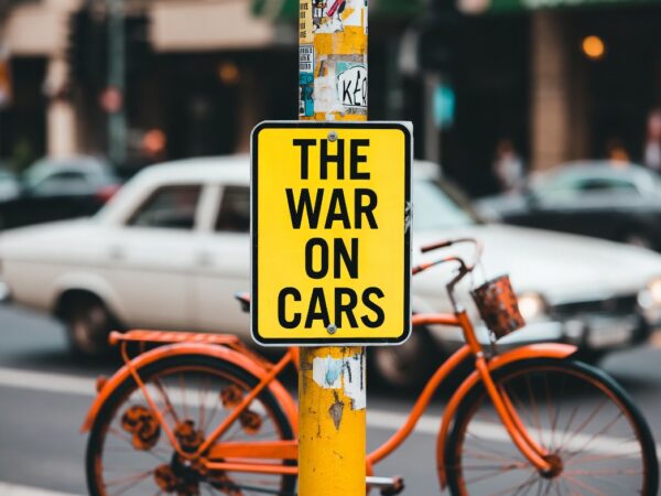 Perché è sbagliato fare la guerra all’auto
